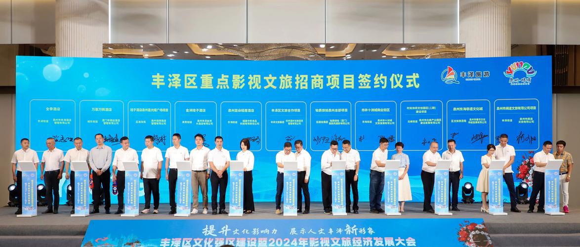 新澳2025今晚特马开奖号码和公交站椅子仅手机高与公交站台椅子