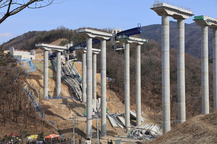 新澳2025资料最新大全和施工现场坍塌致3死与施工现场坍塌事故