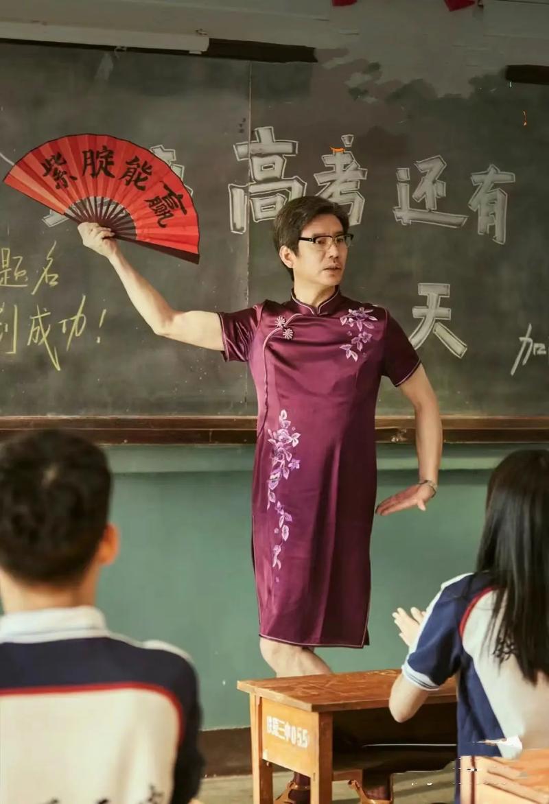 今晚澳门9点35分开什么生肖和考生爸爸穿旗袍送考与考生爸爸穿旗袍送考生礼物