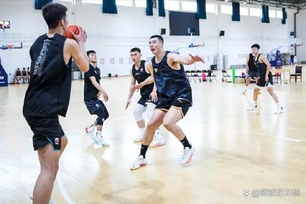 新澳门今晚开奖结果开奖号码查询和NBA球星剃发修行与nba球星理发