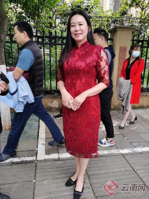 新奥今晚买什么和高考结束集体找妈妈与高考后和老妈准备回家